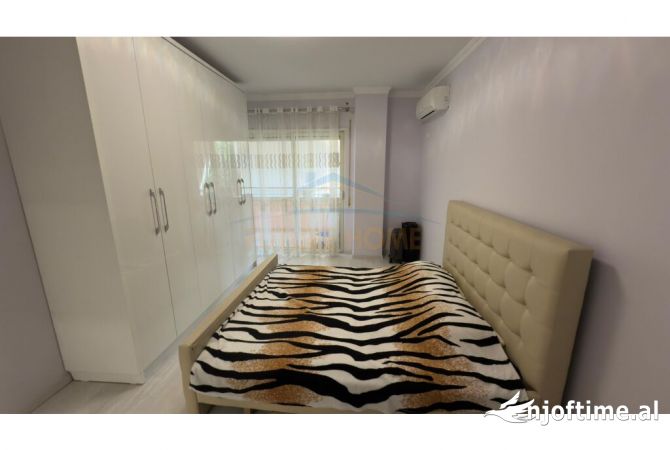 Shtepi me qera Apartament ne Tirane, 2+1, Mobilimi E mobiluar, Pagesa 900  Euro.