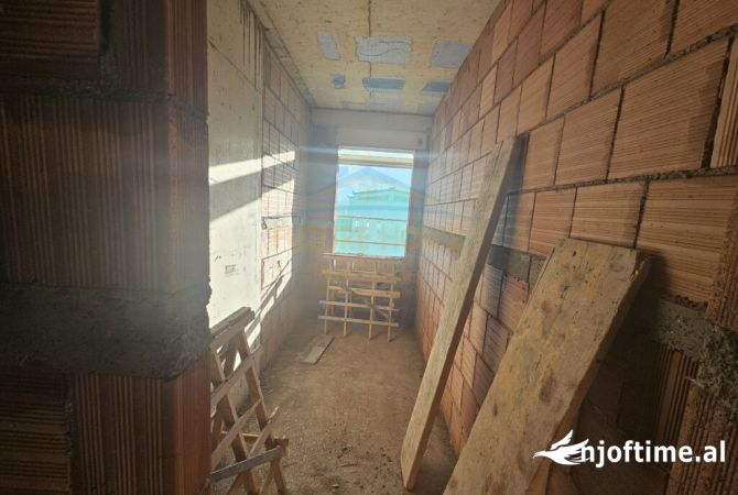 Shtepi ne shitje Apartament ne Tirane, 2+1, Mobilimi Bosh, pa mobiluar, Pagesa 125,000  Euro.