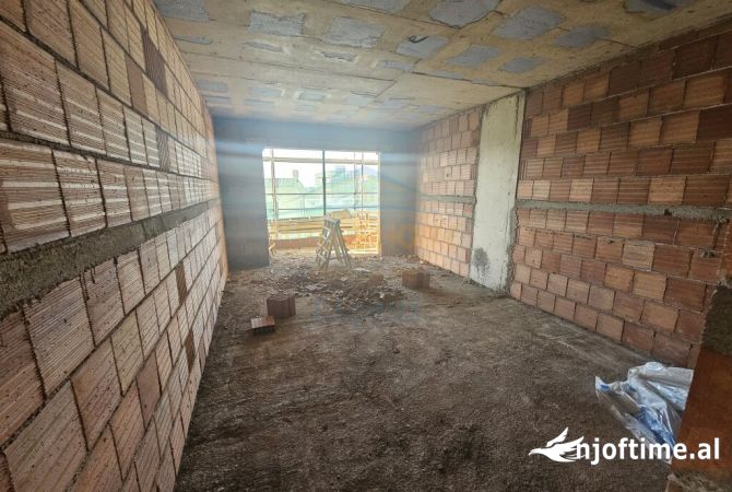 Shtepi ne shitje Apartament ne Tirane, 2+1, Mobilimi Bosh, pa mobiluar, Pagesa 125,000  Euro.