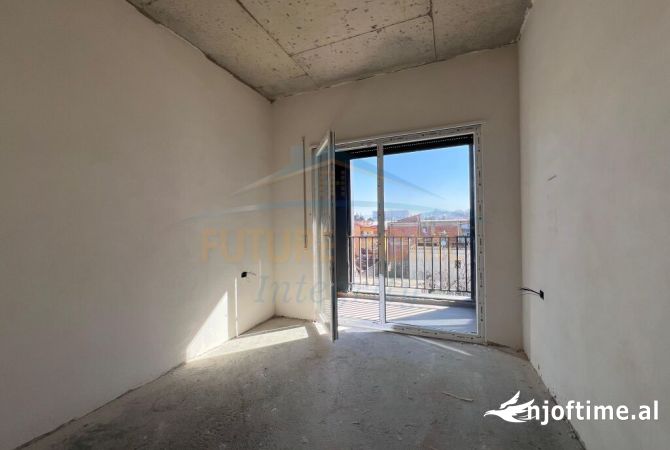 Shtepi ne shitje Apartament ne Tirane, 2+1, Mobilimi Bosh, pa mobiluar, Pagesa 155,500  Euro.