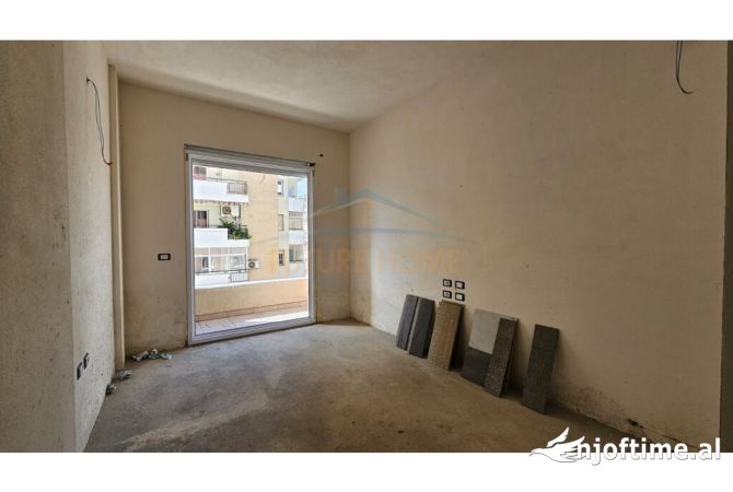 Shtepi ne shitje Apartament ne Tirane, 2+1, Mobilimi Bosh, pa mobiluar, Pagesa 290,000  Euro.