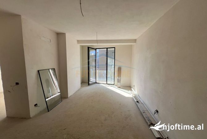 Shtepi ne shitje Apartament ne Tirane, 2+1, Mobilimi Bosh, pa mobiluar, Pagesa 230,000  Euro.