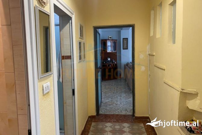 Shtepi me qera Apartament ne Tirane, 2+1, Mobilimi E mobiluar, Pagesa 650  Euro.