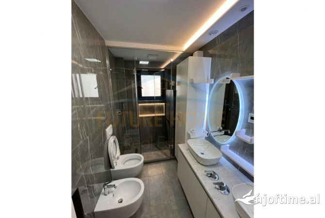 Shtepi ne shitje Apartament ne Tirane, 2+1, Mobilimi E mobiluar, Pagesa 130,000  Euro.