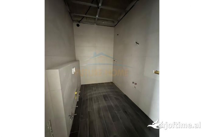 Shtepi ne shitje Apartament ne Tirane, 1+1, Mobilimi Bosh, pa mobiluar, Pagesa 100,800  Euro.