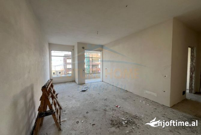 Shtepi ne shitje Apartament ne Tirane, 2+1, Mobilimi Bosh, pa mobiluar, Pagesa 157,615  Euro.