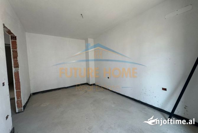 Shtepi ne shitje Apartament ne Tirane, 1+1, Mobilimi Bosh, pa mobiluar, Pagesa 122,000  Euro.