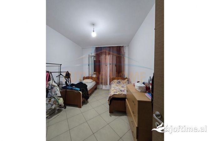 Shtepi ne shitje Apartament ne Tirane, 2+1, Mobilimi E mobiluar, Pagesa 119,000  Euro.