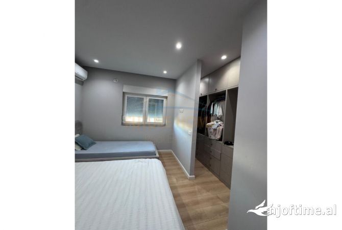 Shtepi ne shitje Apartament ne Tirane, 1+1, Mobilimi E mobiluar, Pagesa 135,000  Euro.
