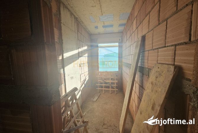 Shtepi ne shitje Apartament ne Tirane, 2+1, Mobilimi Bosh, pa mobiluar, Pagesa 125,000  Euro.