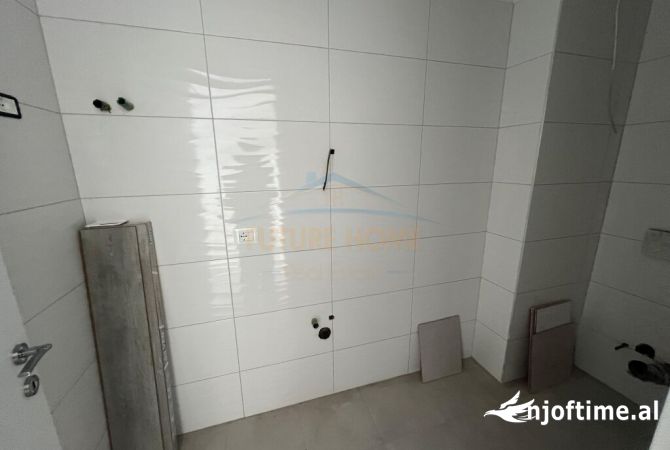 Shtepi ne shitje Apartament ne Tirane, 1+1, Mobilimi Bosh, pa mobiluar, Pagesa 65,000  Euro.