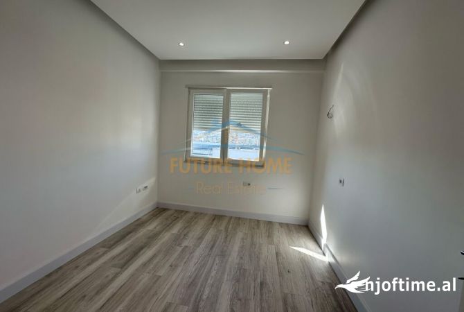 Shtepi ne shitje Apartament ne Tirane, 3+1, Mobilimi Bosh, pa mobiluar, Pagesa 440,000  Euro.