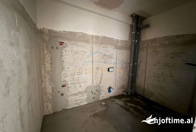 Shtepi ne shitje Apartament ne Tirane, 1+1, Mobilimi Bosh, pa mobiluar, Pagesa 79,404  Euro.