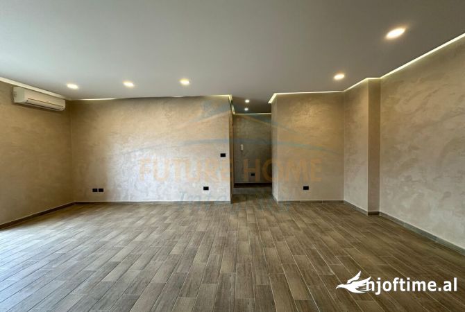 Shtepi ne shitje Apartament ne Tirane, 4+1, Mobilimi Bosh, pa mobiluar, Pagesa 250,000  Euro.