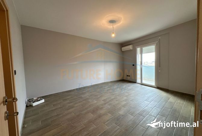 Shtepi ne shitje Apartament ne Tirane, 4+1, Mobilimi Bosh, pa mobiluar, Pagesa 250,000  Euro.