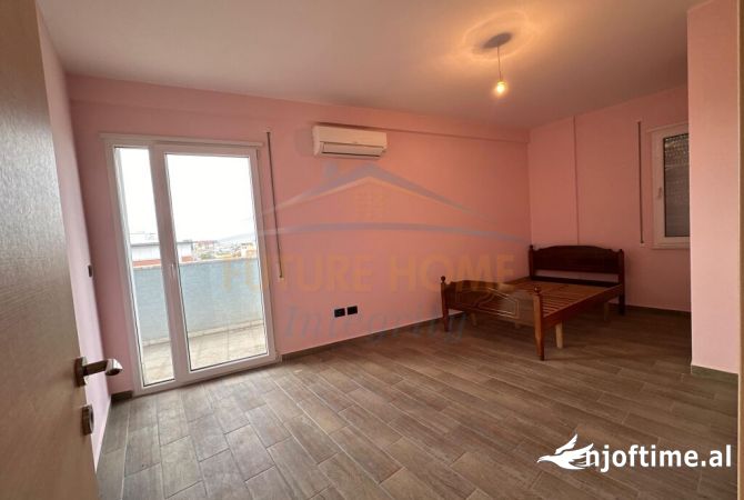 Shtepi ne shitje Apartament ne Tirane, 4+1, Mobilimi Bosh, pa mobiluar, Pagesa 250,000  Euro.