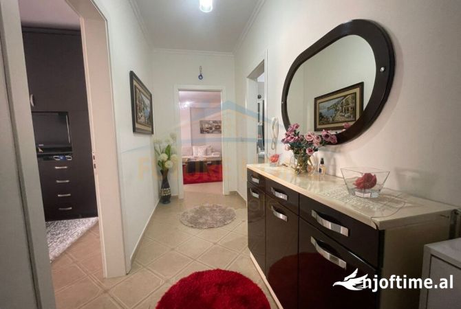 Shtepi ne shitje Apartament ne Tirane, 1+1, Mobilimi Bosh, pa mobiluar, Pagesa 180,000  Euro.