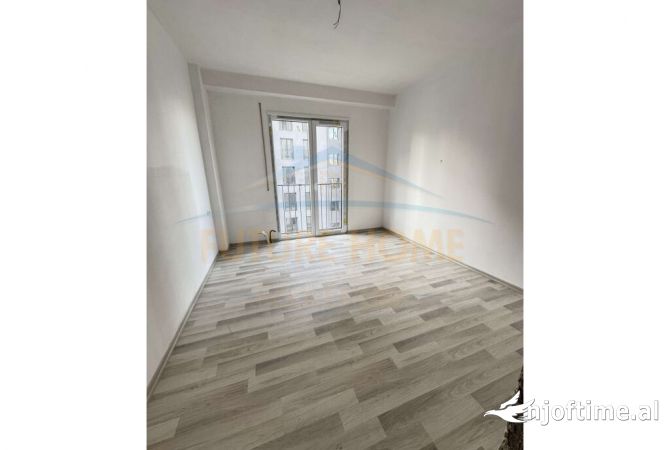 Shtepi ne shitje Apartament ne Tirane, 2+1, Mobilimi Bosh, pa mobiluar, Pagesa 144,000  Euro.