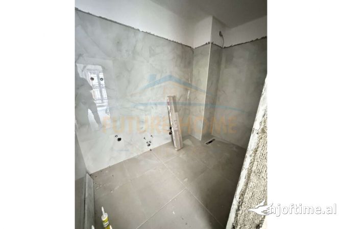 Shtepi ne shitje Apartament ne Tirane, 2+1, Mobilimi Bosh, pa mobiluar, Pagesa 144,000  Euro.