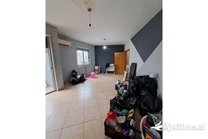 Shtepi ne shitje Apartament ne Tirane, 2+1, Mobilimi E mobiluar, Pagesa 208,000  Euro.
