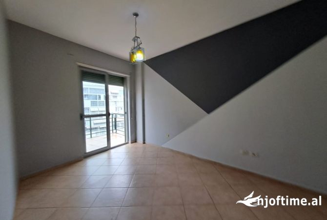 Shtepi ne shitje Apartament ne Tirane, 2+1, Mobilimi E mobiluar, Pagesa 208,000  Euro.