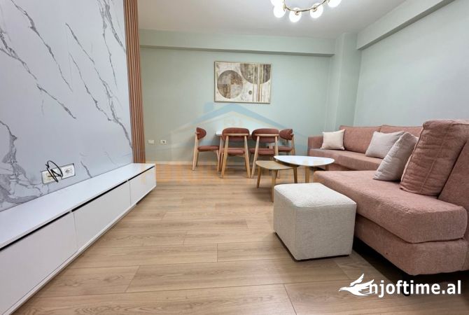 Shtepi ne shitje Apartament ne Tirane, 2+1, Mobilimi E mobiluar, Pagesa 118,000  Euro.