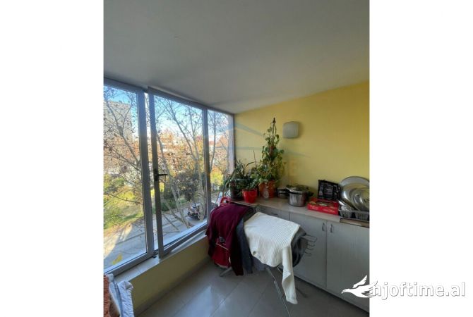Shtepi ne shitje Apartament ne Tirane, 2+1, Mobilimi Bosh, pa mobiluar, Pagesa 150,000  Euro.