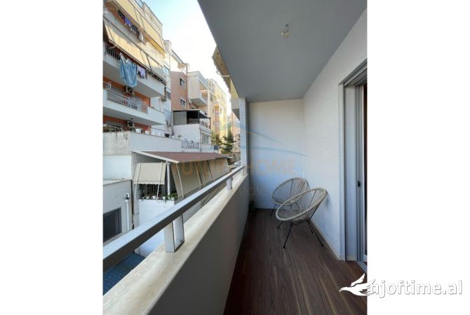 Shtepi ne shitje Apartament ne Tirane, 2+1, Mobilimi Bosh, pa mobiluar, Pagesa 250,000  Euro.