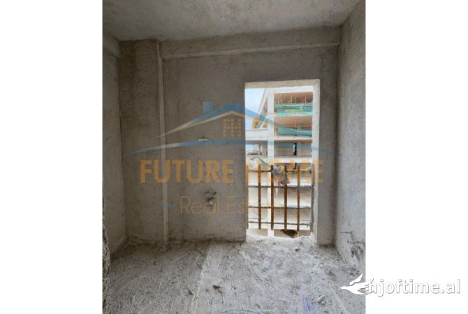 Shtepi ne shitje Apartament ne Tirane, 3+1, Mobilimi Bosh, pa mobiluar, Pagesa 131,000  Euro.