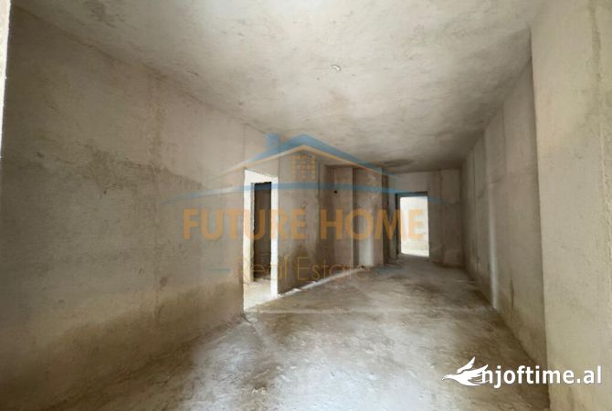 Shtepi ne shitje Apartament ne Tirane, 3+1, Mobilimi Bosh, pa mobiluar, Pagesa 131,000  Euro.