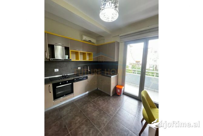 Shtepi me qera 4+1 ne Tirane - 1,350 Euro