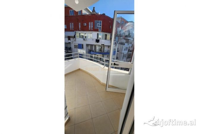 Shtepi ne shitje Apartament ne Tirane, 1+1, Mobilimi Bosh, pa mobiluar, Pagesa 78,000  Euro.