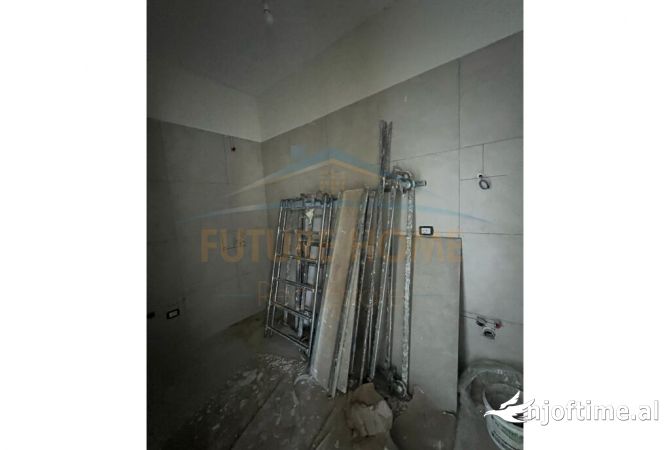 Shtepi ne shitje Apartament ne Tirane, 2+1, Mobilimi Bosh, pa mobiluar, Pagesa 139,250  Euro.