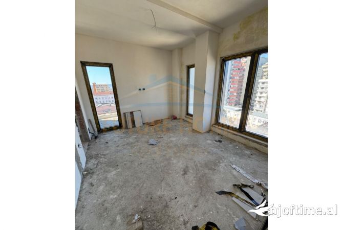 Shtepi ne shitje Apartament ne Tirane, 1+1, Mobilimi Bosh, pa mobiluar, Pagesa 199,800  Euro.