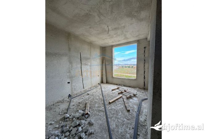 Shtepi ne shitje Apartament ne Durres, 1+1, Mobilimi Bosh, pa mobiluar, Pagesa 155,000  Euro.