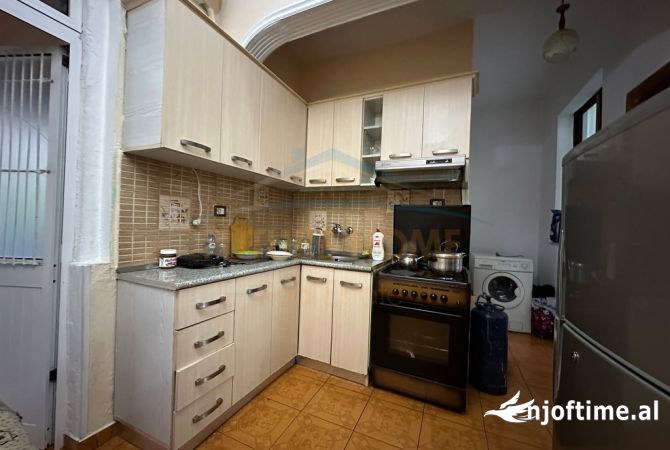 Shtepi ne shitje Apartament ne Tirane, 1+1, Mobilimi E mobiluar, Pagesa 90,000  Euro.