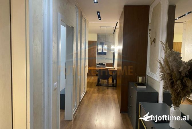 Shtepi ne shitje Apartament ne Tirane, 2+1, Mobilimi E mobiluar, Pagesa 160,000  Euro.