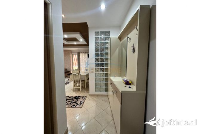 Shtepi ne shitje Apartament ne Tirane, 2+1, Mobilimi E mobiluar, Pagesa 115,000  Euro.