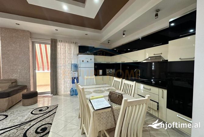 Shtepi ne shitje Apartament ne Tirane, 2+1, Mobilimi E mobiluar, Pagesa 115,000  Euro.