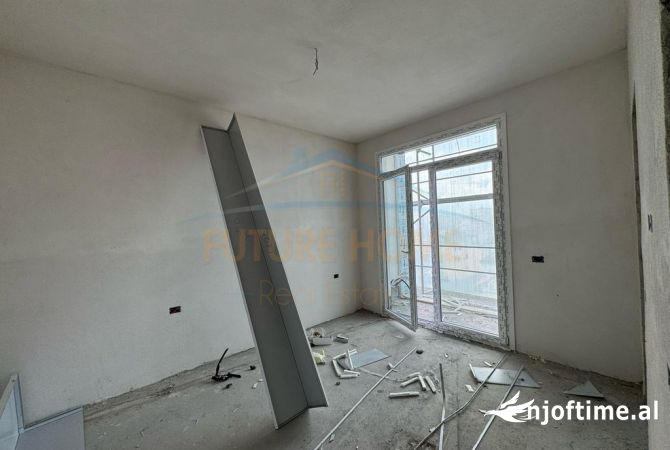 Shtepi ne shitje Apartament ne Tirane, 3+1, Mobilimi Bosh, pa mobiluar, Pagesa 226,240  Euro.