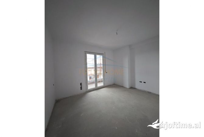 Shtepi ne shitje Apartament ne Tirane, 1+1, Mobilimi Bosh, pa mobiluar, Pagesa 82,500  Euro.