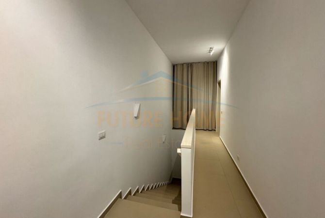 Shtepi ne shitje Vila Luksoze ne Vlore, 2+1, Mobilimi E mobiluar, Pagesa 1,000,000  Euro.