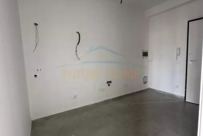 Shtepi ne shitje Apartament ne Tirane, Garsoniere, Mobilimi Bosh, pa mobiluar, Pagesa 138,000  Euro.