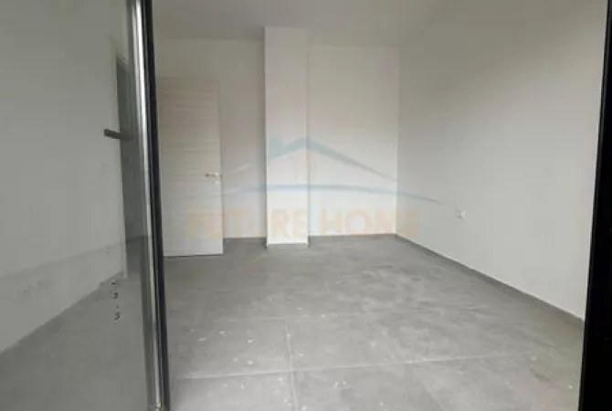 Shtepi ne shitje Apartament ne Tirane, Garsoniere, Mobilimi Bosh, pa mobiluar, Pagesa 138,000  Euro.
