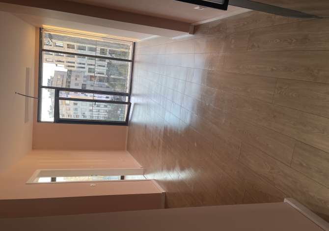 Ambient biznesi me qera 3+1 ne Tirane - 80,000 Leke
