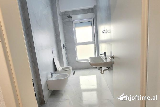 Shtepi me qera Apartament ne Tirane, 1+1, Mobilimi E mobiluar, Pagesa 380  Euro.