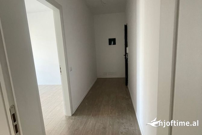 Ambient biznesi me qera 3+1 ne Tirane - 250 Euro