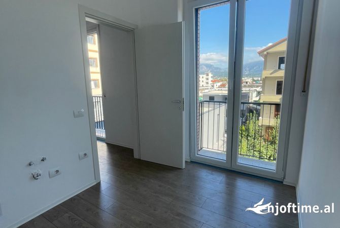 Ambient biznesi me qera 3+1 ne Tirane - 250 Euro