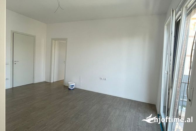 Ambient biznesi me qera 3+1 ne Tirane - 250 Euro