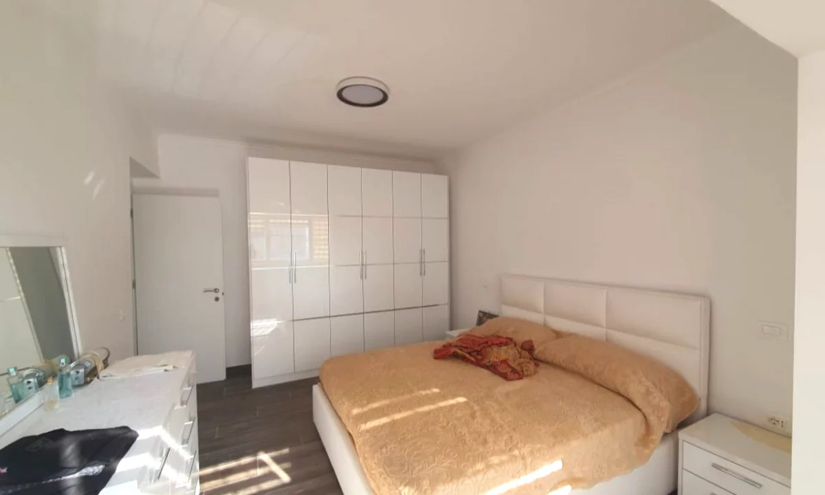 Shtepi me qera Apartament ne Durres, 2+1, Mobilimi E mobiluar, Pagesa 400  Euro.